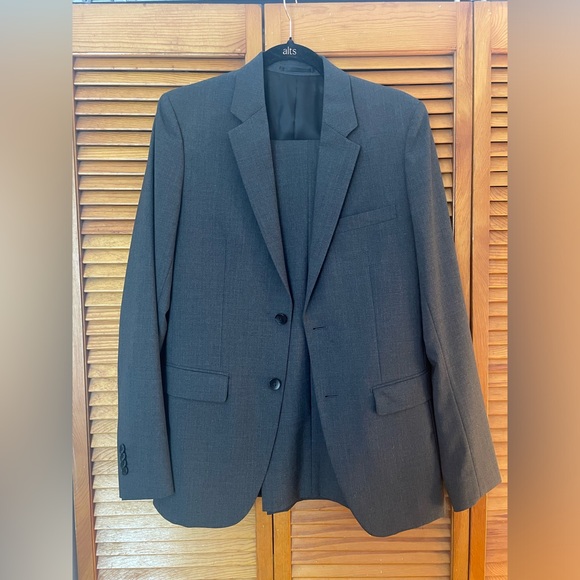 Theory Wool Men’s Suit in Charcoal Gray - Picture 3 of 6